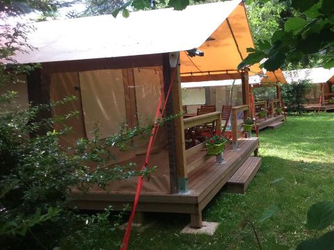 TENTE 5 personnes - Eden Standard 30m² 2 chambres - sans sanitaires + Vue sur le Lot + terrasse couverte 11.5m²