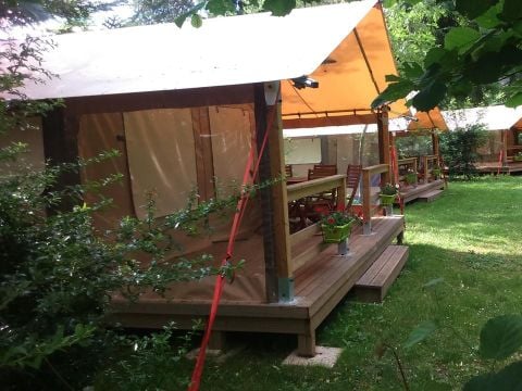 TENTE 5 personnes - Eden Standard 30m² 2 chambres - sans sanitaires + Vue sur le Lot + terrasse couverte 11.5m²