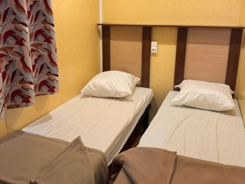 Mobilhome 3 personnes - Mobil-home Standard 23.4m² 2 chambres + terrasse couverte 10m² - TV 1/3 pers