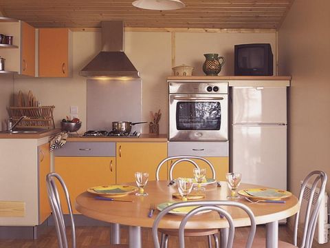 Chalet 6 personnes - Confort 27m² 2 chambres + terrasse couverte 10m² - TV* 4/6 pers