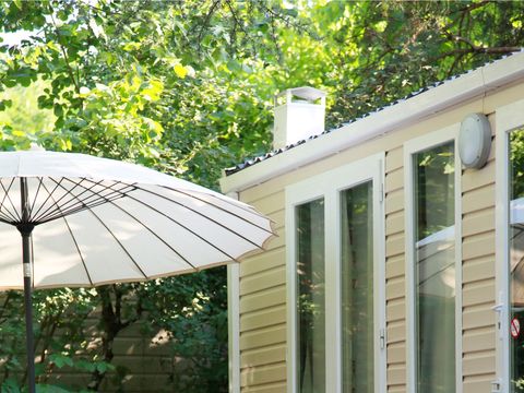 Mobilhome 6 personnes - Confort 28m² 2 chambres + terrasse couverte 13.5m² -4/6 pers