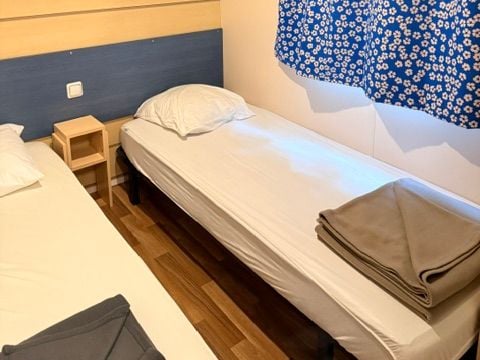 MOBILHOME 6 personnes - Mobil-home Confort 28m² 2 chambres + terrasse couverte 13.5m² - TV 4/6 pers