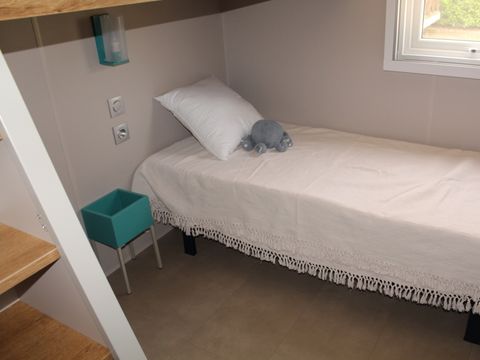 MOBILHOME 6 personnes - Mobil-home Premium 40m² avec SPA -3 chambres - 2 salles de bain + terrasse 25m² - TV - Clim - 2/6 pers