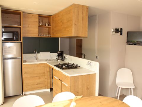 MOBILHOME 6 personnes - Mobil-home Premium 40m² avec SPA -3 chambres - 2 salles de bain + terrasse 25m² - TV - Clim - 2/6 pers