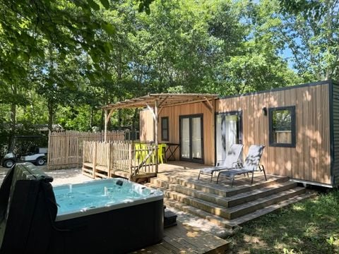 MOBILHOME 6 personnes - Mobil-home Premium 40m² avec SPA -3 chambres - 2 salles de bain + terrasse 25m² - TV - Clim - 2/6 pers
