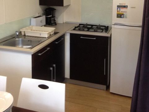 Mobilhome 2 personnes - Premium avec SPA avec Vue 27m² (1ch -2 pers.) + terrasse semi-couverte 10 m² + TV 2 pers