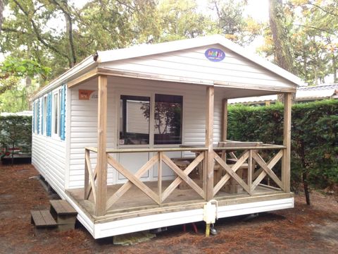 MOBILHOME 2 personnes - Premium avec SPA avec Vue 27m² (1ch -2 pers.) + terrasse semi-couverte 10 m² + TV 2 pers