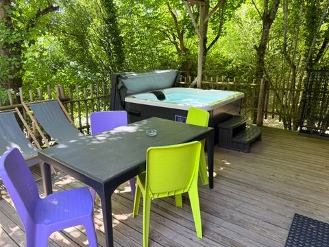 Mobilhome 4 personnes - Mobil-home Premium 30m² 2 chambres + terrasse 25m² - TV - Clim - Spa 1/4 pers