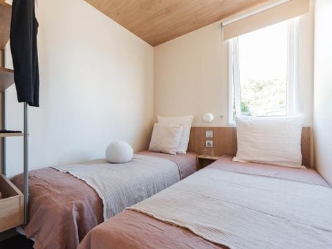 MOBILHOME 4 personnes - Mobil-home Premium 30m² 2 chambres + terrasse 25m² - TV - Clim - Spa 1/4 pers