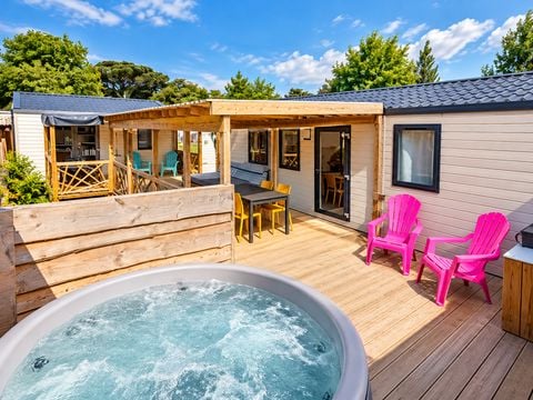 Mobilhome 6 personnes - Cottage Luxe des Dinos La Tribu climatisé - 3 chambres - 3 salles de bain - SPA