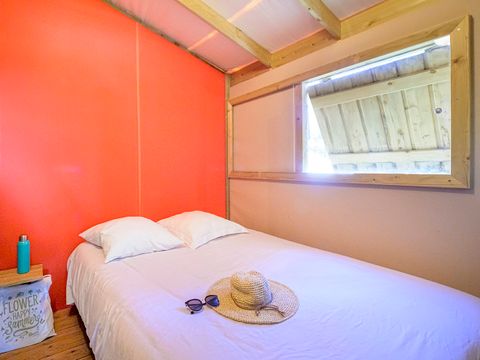 Tente en toile et en bois 4 personnes - Cosyflower Premium 38 m² - 2 chambres - TV + Draps + Serviettes 4 pers.