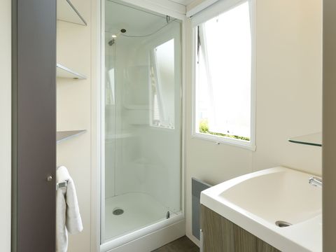 MOBILHOME 8 personnes - Premium 40m² - 4 chambres - TV - lave-vaisselle - draps - serviettes