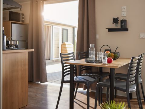 MOBILHOME 6 personnes - Homeflower Premium 35m² - 3 chambres + terrasse couverte 21m² + CLIM + TV + draps + serviettes 6 pers. 