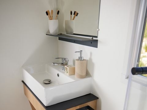 MOBILHOME 6 personnes - Homeflower Premium 35m² - 3 chambres + terrasse couverte 21m² + CLIM + TV + draps + serviettes 6 pers.