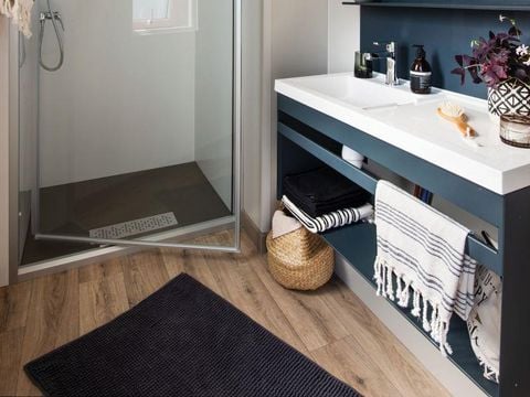 MOBILHOME 4 personnes - Mobilhome PENDRUC Premium 30m² - 2 chambres / terrasse couverte + TV + LV + Draps 4 pers