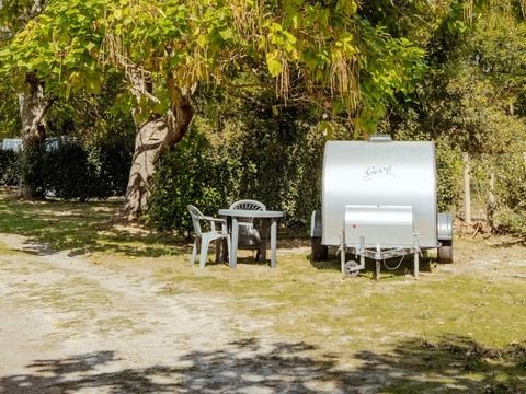 HÉBERGEMENT INSOLITE 2 personnes - COSY NATURE - 2 personnes - lit double, kitchenette, salon de jardin