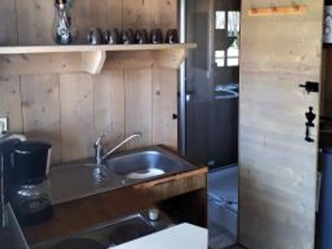 Tente en toile et en bois 4 personnes - La Cabane 2 chambres