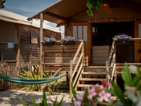 Tente en toile et en bois 4 personnes - La Cabane 2 chambres