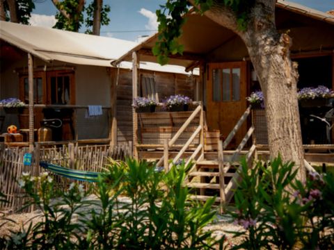 Tente en toile et en bois 4 personnes - La Cabane 2 chambres
