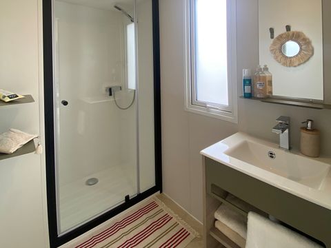 MOBILHOME 6 personnes - Premium | 3 Ch. | 6 Pers. | Terrasse Lounge | Clim. | TV