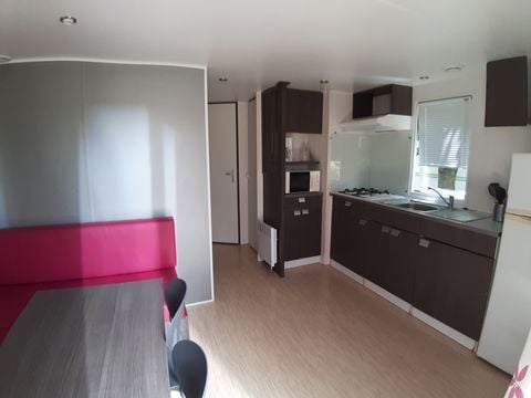 MOBILHOME 4 personnes - CONFORT - 2 chambres + terrasse+ grand frigo congélateur- Clim et Tv Inclus
