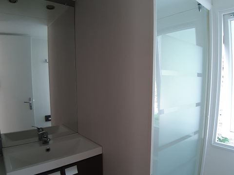 MOBILHOME 4 personnes - CONFORT - 2 chambres + terrasse+ grand frigo congélateur