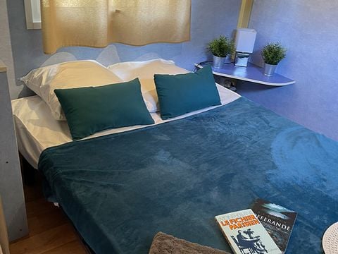 HÉBERGEMENT INSOLITE 2 personnes - Roulotte- 17M² - 1 chambre (sans sanitaires) 2 adultes + 2 enfants max 10 ans