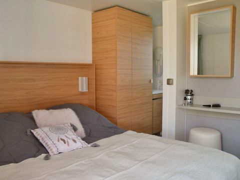 MOBILHOME 4 personnes - Cottage Premium - 2 chambres - 2 salles de bains - Draps, serviettes, plancha, forfait ménage inclus