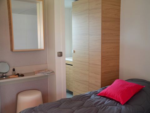 MOBILHOME 4 personnes - Cottage Premium - 2 chambres - 2 salles de bains - Draps, serviettes, plancha, forfait ménage inclus