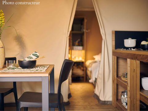 TENTE TOILE ET BOIS 4 personnes - Safari Lodge - 2 chambres : 26m² - terrasse semi-couverte 25m² 4 pers.