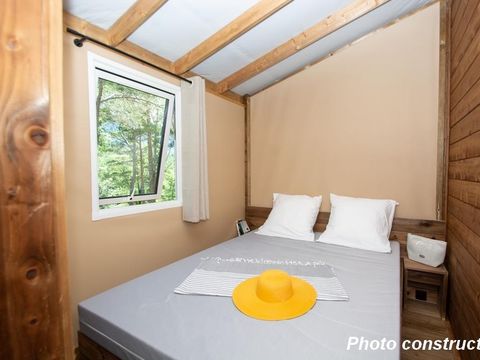 TENTE TOILE ET BOIS 5 personnes - Cabane Lodge sur Pilotis - 2 chambres : 32 m² + terrasse 11 m² couverte