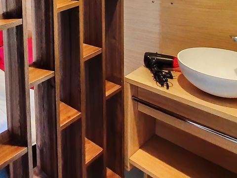 MOBILHOME 5 personnes - TAOS avec spa privatif  2 chambres avec terrasse couverte 5p