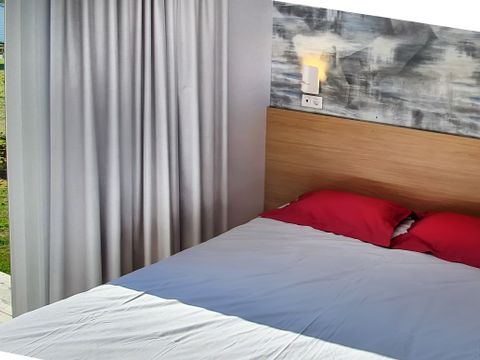 MOBILHOME 5 personnes - TAOS avec spa privatif  2 chambres avec terrasse couverte 5p