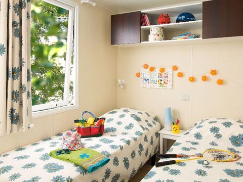 MOBILHOME 6 personnes - Cottage Family - 3 chambres : 33 m² + 11 m² terrasse semi couverte