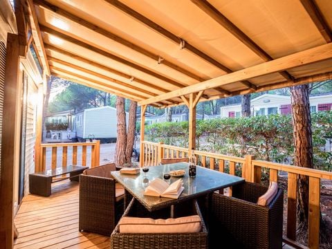 BUNGALOW 6 personnes - Mobil-home | Premium | 3 Ch. | 6 Pers. | Terrasse surélevée | Clim. | TV BUNGALOW 6 personnes - Mobil-home | Premium | 3 Ch. | 6 Pers. | Terrasse surélevée | Clim. | TV