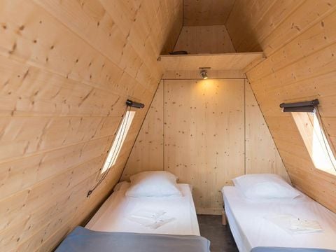 HÉBERGEMENT INSOLITE 2 personnes - CABADIENNE 1 chambre 8m² avec terrasse