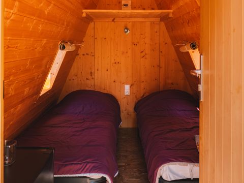 HÉBERGEMENT INSOLITE 2 personnes - CABADIENNE 1 chambre 8m² avec terrasse 2 pers