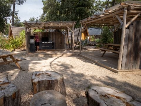 HÉBERGEMENT INSOLITE 2 personnes - CABADIENNE 1 chambre 8m² avec terrasse