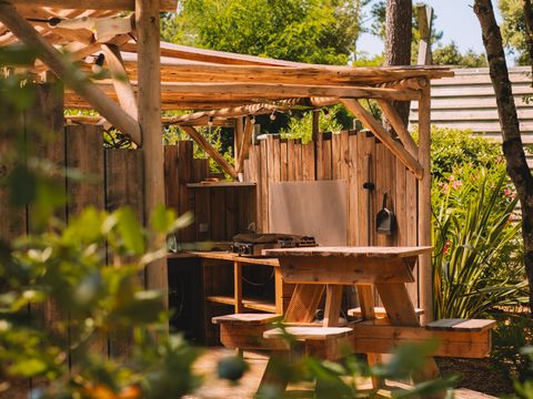 HÉBERGEMENT INSOLITE 2 personnes - CABADIENNE 1 chambre 8m² avec terrasse 2 pers