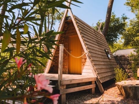 HÉBERGEMENT INSOLITE 2 personnes - CABADIENNE 1 chambre 8m² avec terrasse