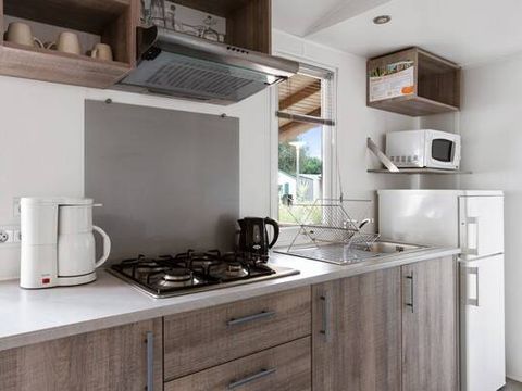 BUNGALOW 6 personnes - Mobil-home | Comfort | 2 Ch. | 4/6 Pers. | Terrasse surélevée | Clim.