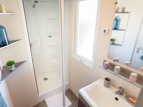 BUNGALOW 6 personnes - Mobil-home | Comfort | 2 Ch. | 4/6 Pers. | Terrasse surélevée | Clim.