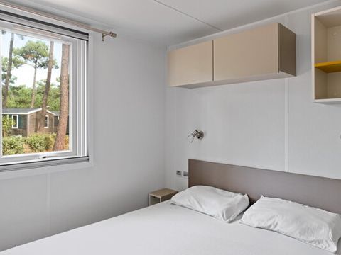 MOBILHOME 6 personnes - Mobil-home | Comfort XL | 3 Ch. | 6 Pers. | Terrasse surélevée | 2 SDB | Clim. | TV