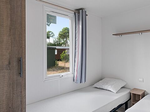 MOBILHOME 6 personnes - Mobil-home | Comfort XL | 3 Ch. | 6 Pers. | Terrasse surélevée | 2 SDB | Clim. | TV