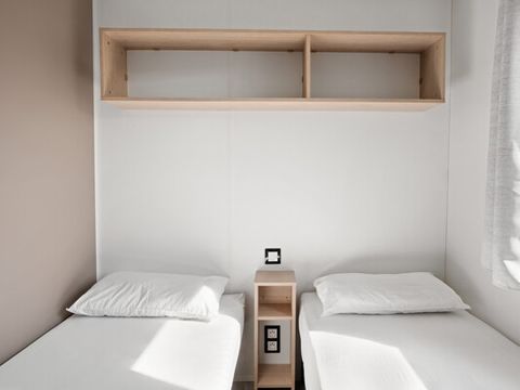 MOBILHOME 6 personnes - Mobil-home | Comfort XL | 3 Ch. | 6 Pers. | Terrasse surélevée | 2 SDB | Clim. | TV