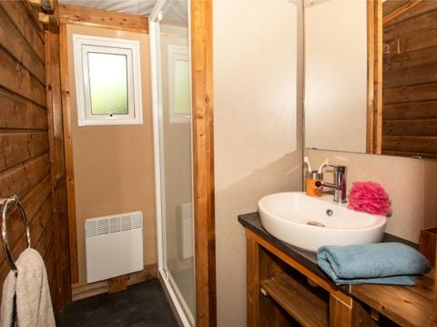 TENTE TOILE ET BOIS 7 personnes - Ecolodge 4 pièces Climatisé + TV