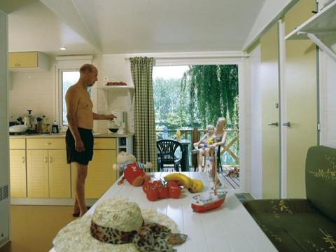 MOBILHOME 6 personnes - 2 chambres (29 m²) n°0 à 2 en bord de Rivière et climatisé, samedi au samedi