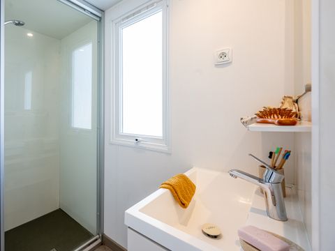 Mobilhome 6 personnes - 3 chambres en bord de Rivière, climatisé Dimanche/Dimanche (33 m²) n°3 à 5