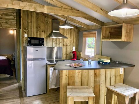 Lodge 4 personnes - Sweetflower - 2 chambres - CONFORT CLIM - 40m² - Clim - TV - Plancha - Terrasse couverte