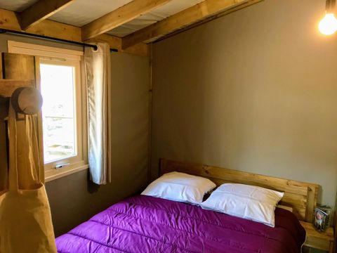 Lodge 4 personnes - Sweetflower - 2 chambres - CONFORT CLIM - 40m² - Clim - TV - Plancha - Terrasse couverte